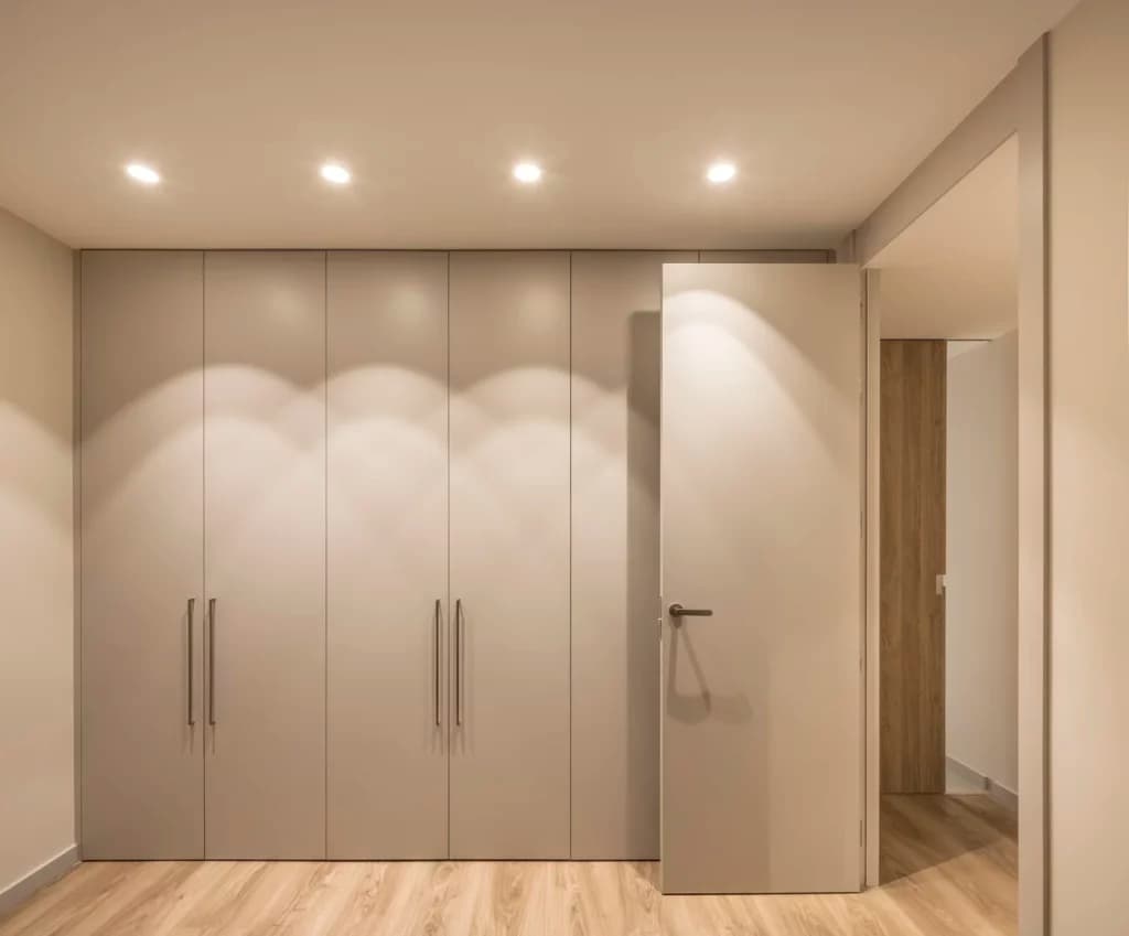 Reforma de segunda residencia en la Costa del Sol — interior luminoso